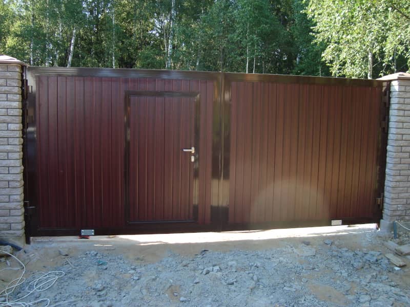 Уличные ворота DoorHan в Петрозаводске с установкой