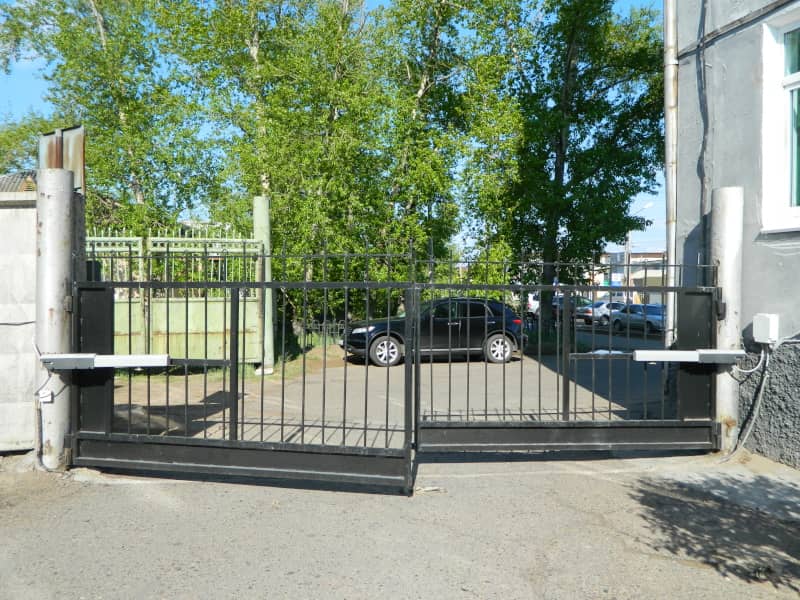 Уличные ворота DoorHan в Петрозаводске с установкой