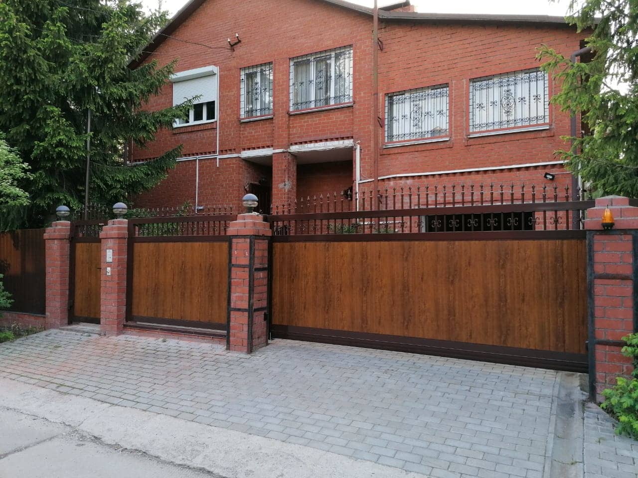 Уличные ворота DoorHan в Петрозаводске с установкой